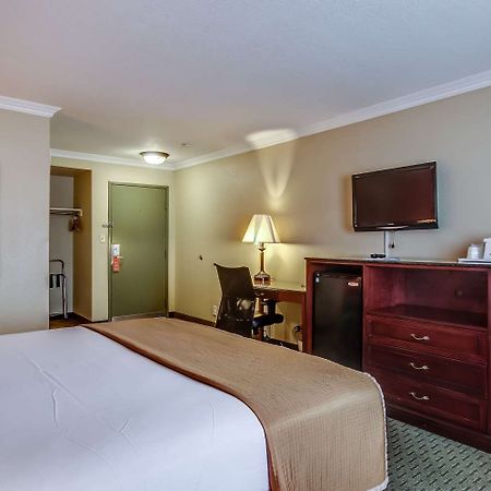 Howard Johnson By Wyndham Reseda Hotel & Suites Λος Άντζελες Εξωτερικό φωτογραφία