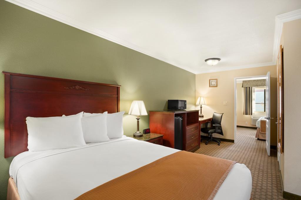 Howard Johnson By Wyndham Reseda Hotel & Suites Λος Άντζελες Εξωτερικό φωτογραφία