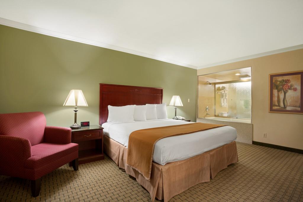 Howard Johnson By Wyndham Reseda Hotel & Suites Λος Άντζελες Εξωτερικό φωτογραφία