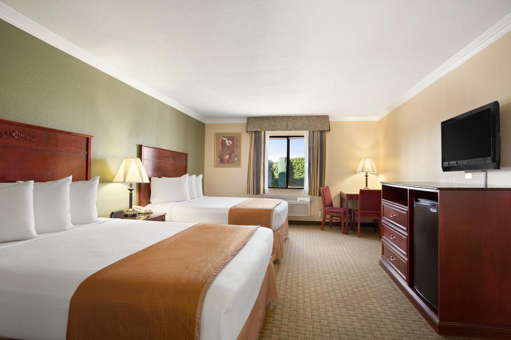 Howard Johnson By Wyndham Reseda Hotel & Suites Λος Άντζελες Δωμάτιο φωτογραφία