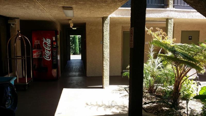Howard Johnson By Wyndham Reseda Hotel & Suites Λος Άντζελες Εξωτερικό φωτογραφία