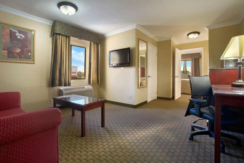 Howard Johnson By Wyndham Reseda Hotel & Suites Λος Άντζελες Εξωτερικό φωτογραφία
