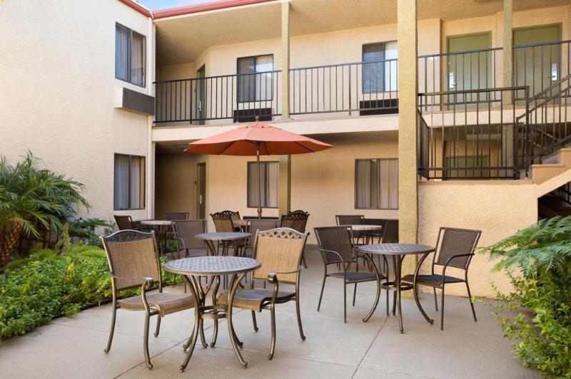 Howard Johnson By Wyndham Reseda Hotel & Suites Λος Άντζελες Εξωτερικό φωτογραφία