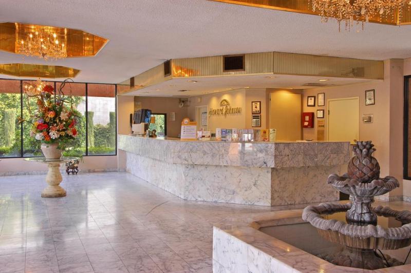 Howard Johnson By Wyndham Reseda Hotel & Suites Λος Άντζελες Εξωτερικό φωτογραφία