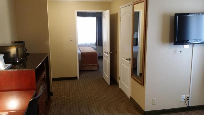 Howard Johnson By Wyndham Reseda Hotel & Suites Λος Άντζελες Εξωτερικό φωτογραφία