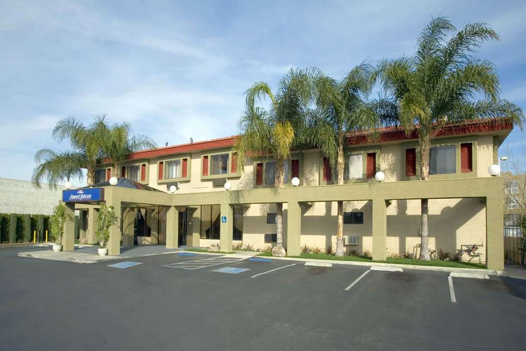 Howard Johnson By Wyndham Reseda Hotel & Suites Λος Άντζελες Εξωτερικό φωτογραφία