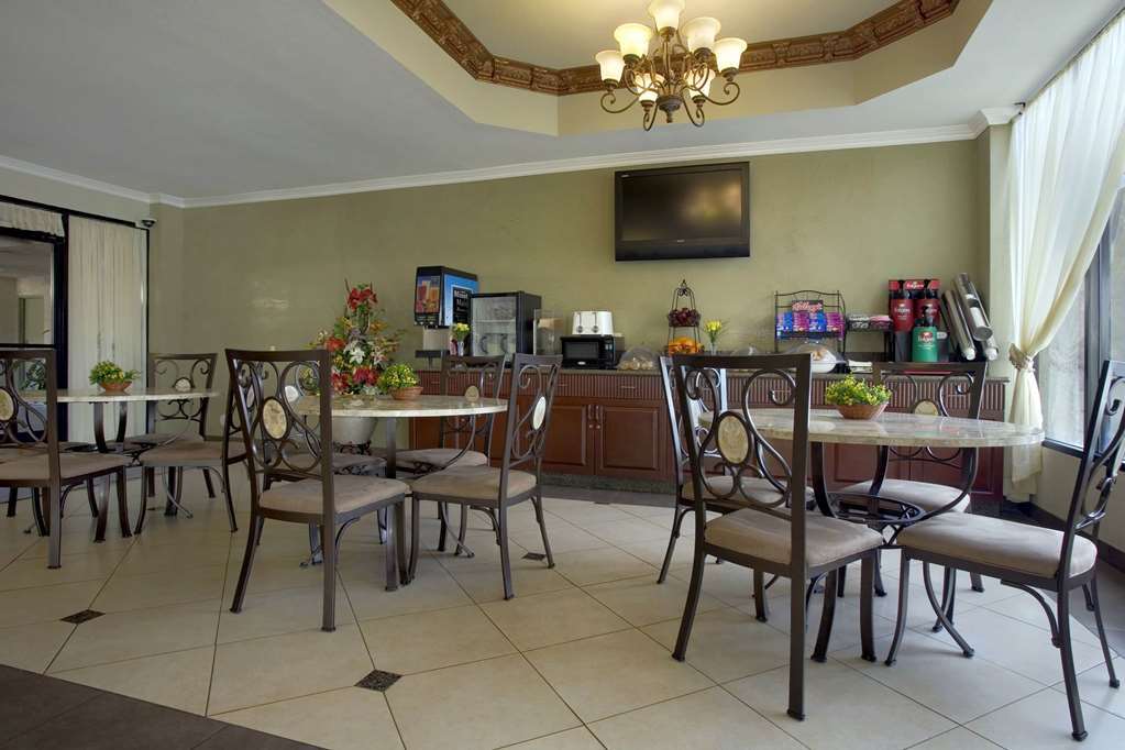 Howard Johnson By Wyndham Reseda Hotel & Suites Λος Άντζελες Εστιατόριο φωτογραφία