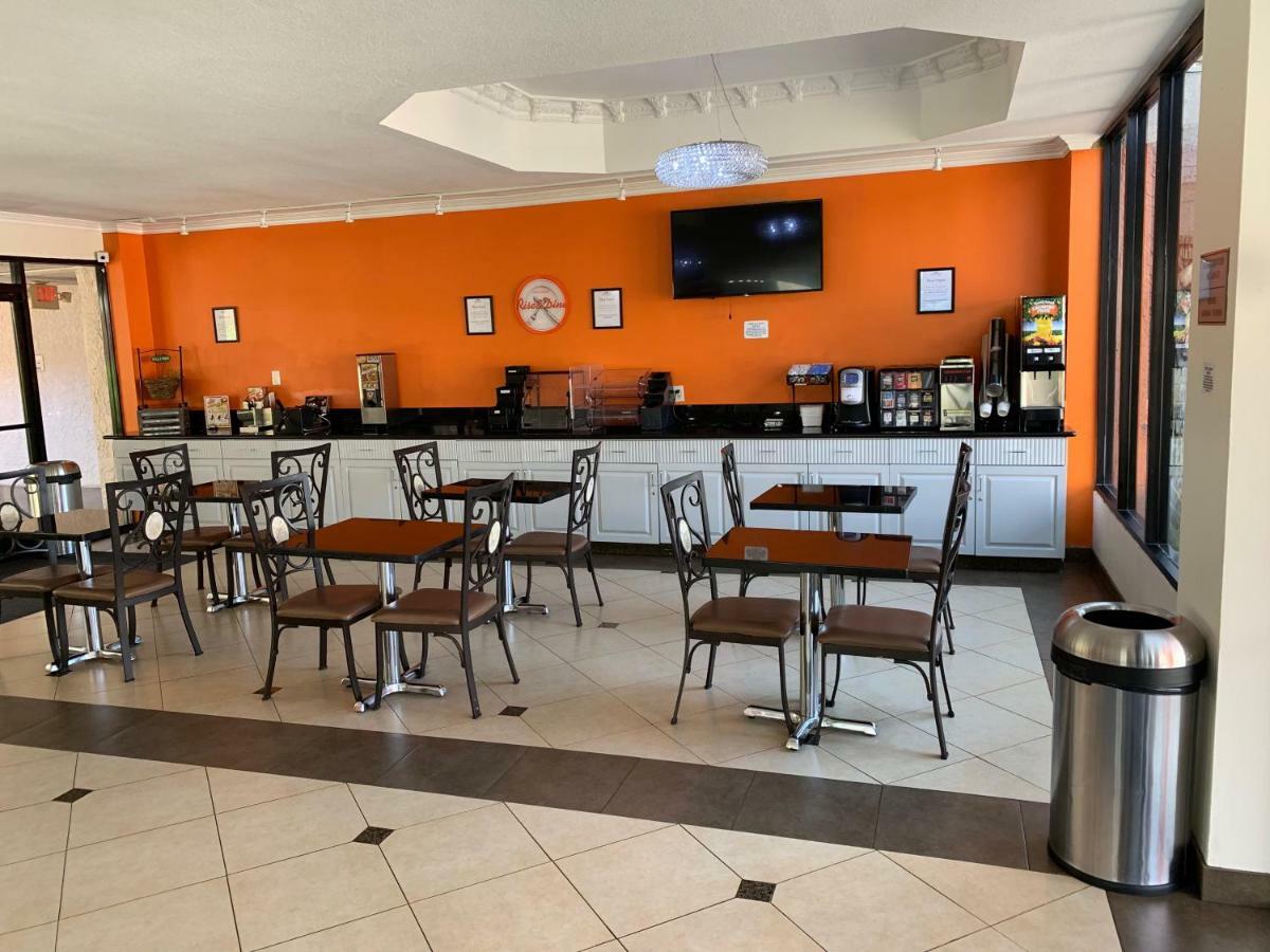 Howard Johnson By Wyndham Reseda Hotel & Suites Λος Άντζελες Εξωτερικό φωτογραφία