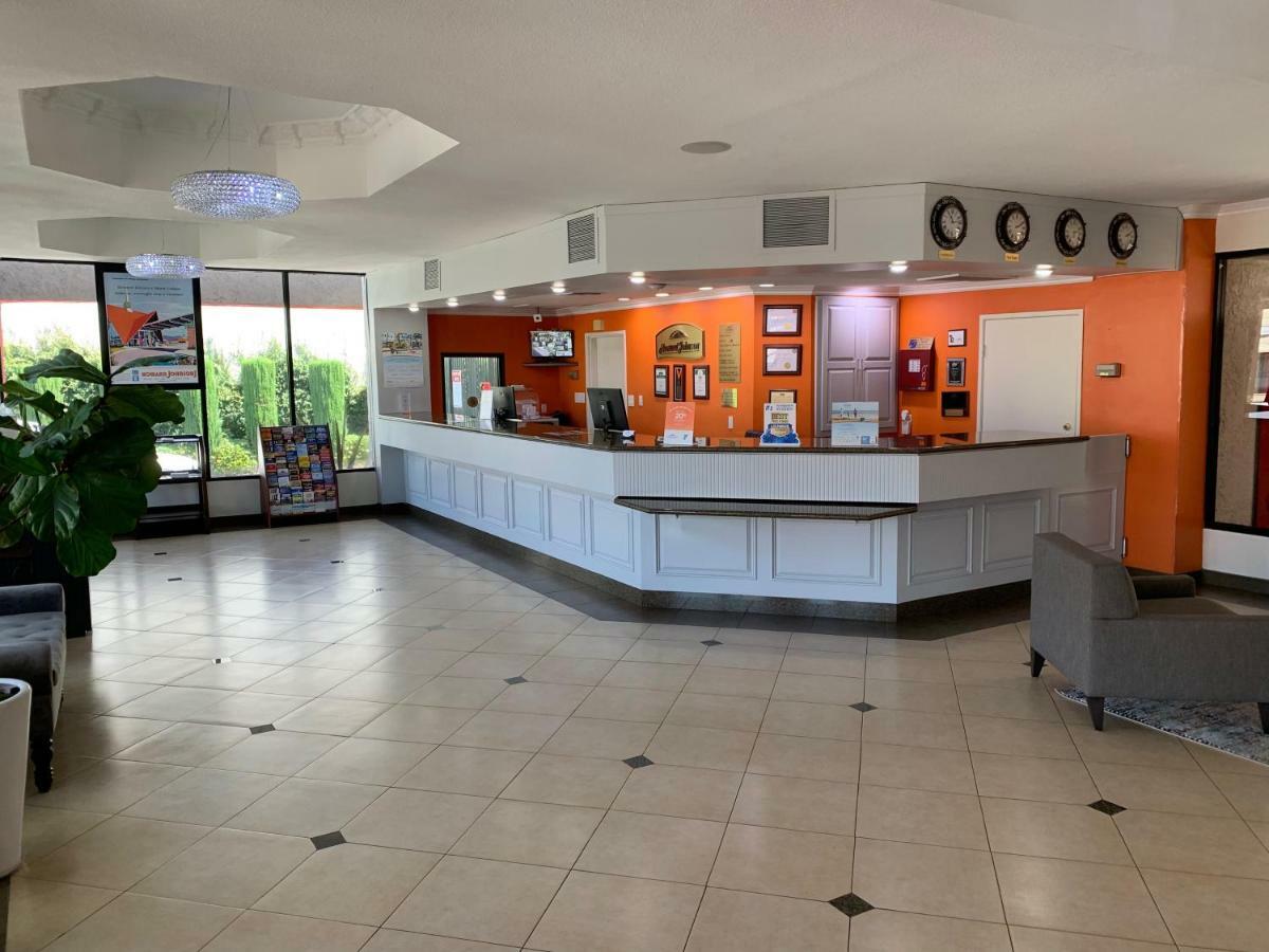 Howard Johnson By Wyndham Reseda Hotel & Suites Λος Άντζελες Εξωτερικό φωτογραφία