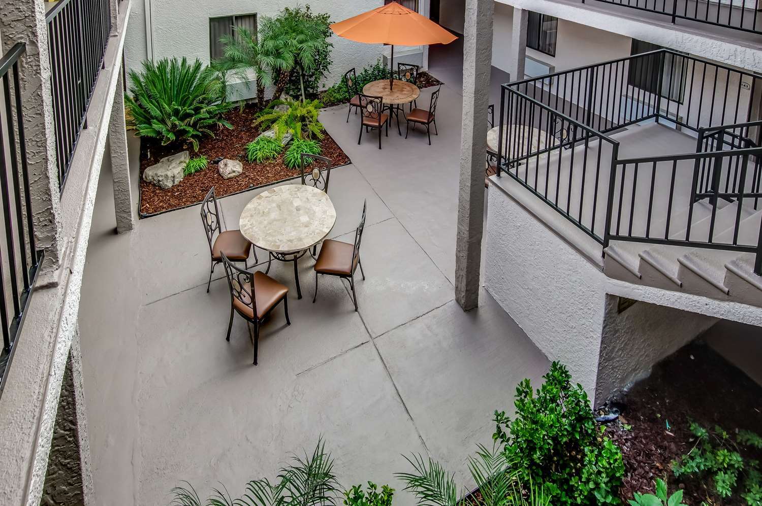 Howard Johnson By Wyndham Reseda Hotel & Suites Λος Άντζελες Εξωτερικό φωτογραφία